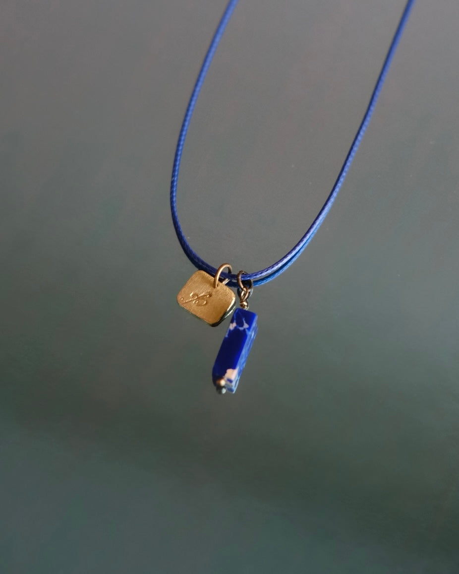 HILOM in asul necklace